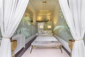 Stunning Hyde Park Home with Private Balcony & Lift Elevator Access